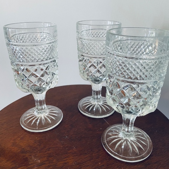 THREE Vintage Anchor Hocking Water Goblets, Wexford Pattern  Drinkware - Picture 3 of 6
